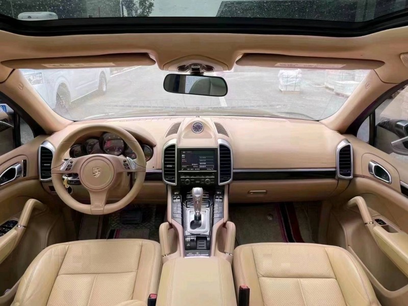 成都15年保时捷卡宴9