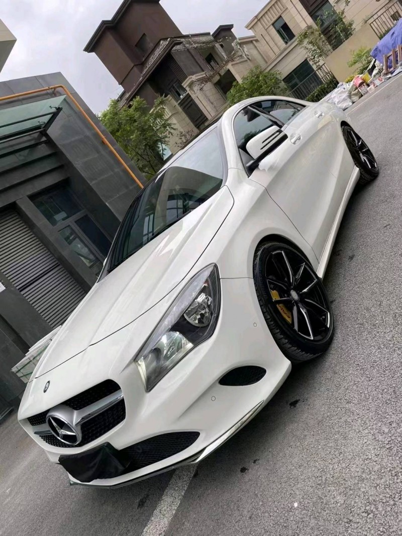 成都17年奔驰GLA2