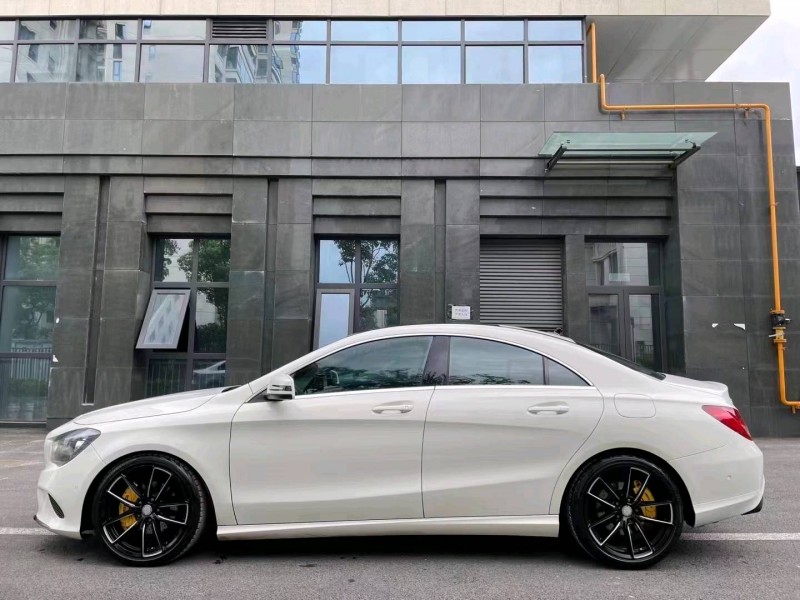 成都17年奔驰GLA3