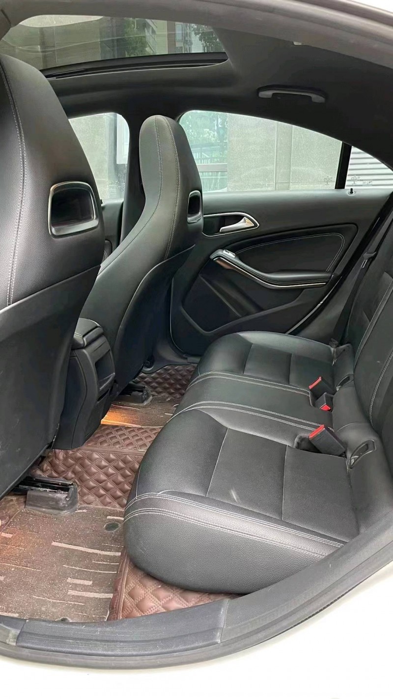 成都17年奔驰GLA7