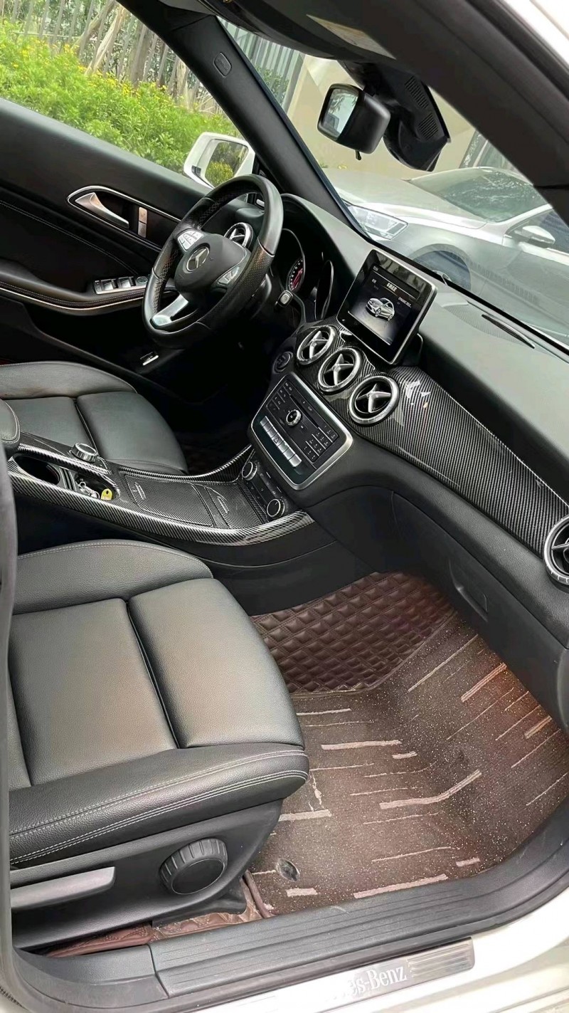 成都17年奔驰GLA8