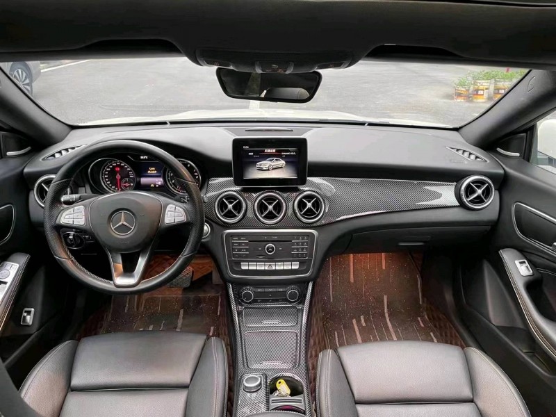 成都17年奔驰GLA9