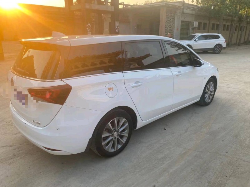 保定19年别克GL65