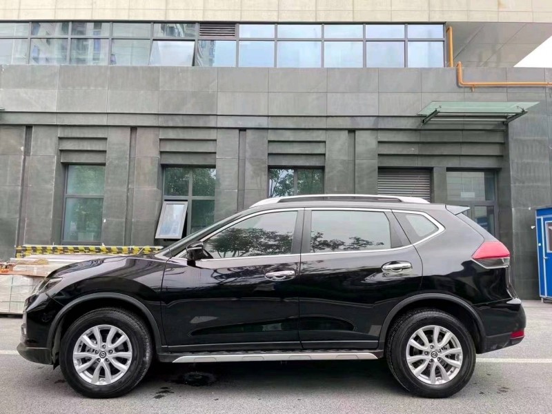 成都21年日产奇骏3