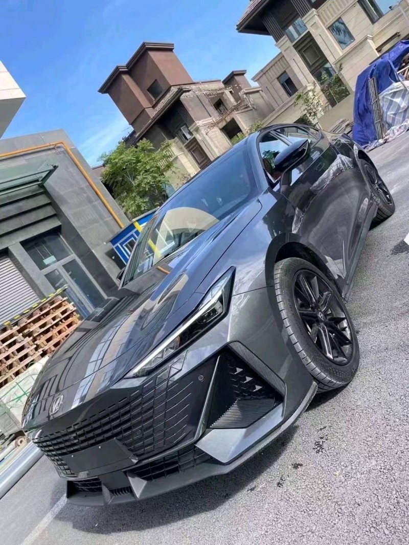 成都23年長安汽車UNI-V2