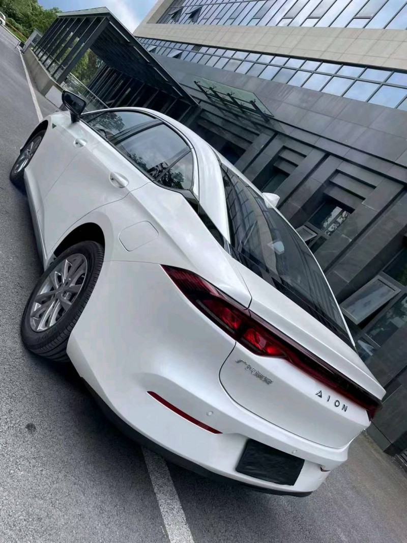 成都23年传祺埃安S3