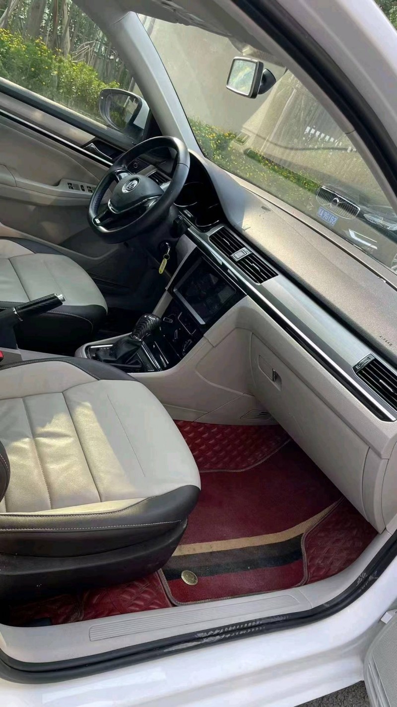 成都17年大众宝来8