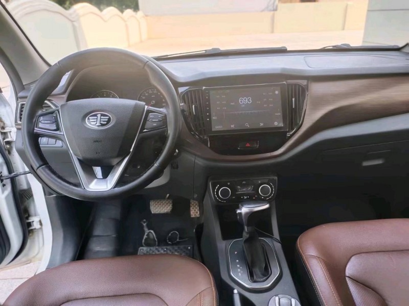 保定17年一汽森雅R77