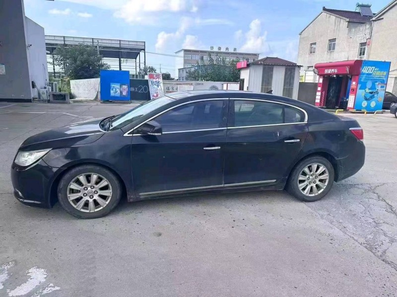 苏州12年别克君越5