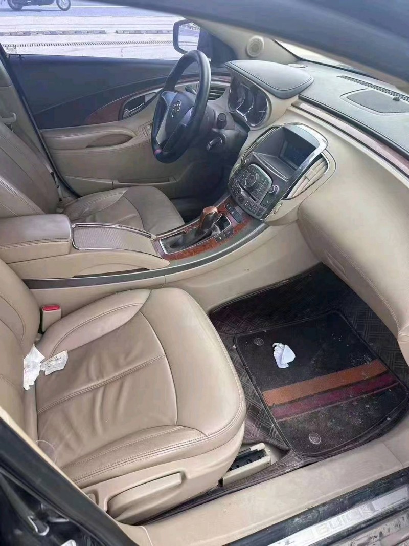 苏州12年别克君越6