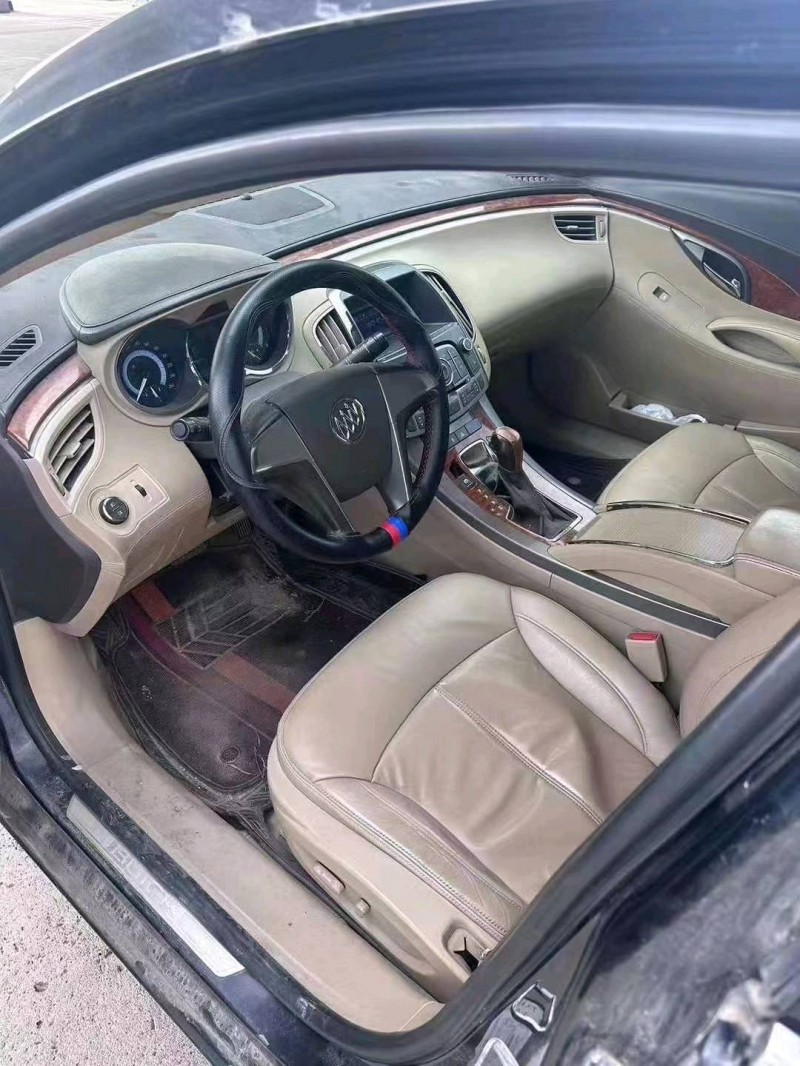 苏州12年别克君越8