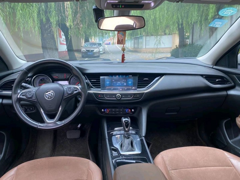 青岛18年别克君威6