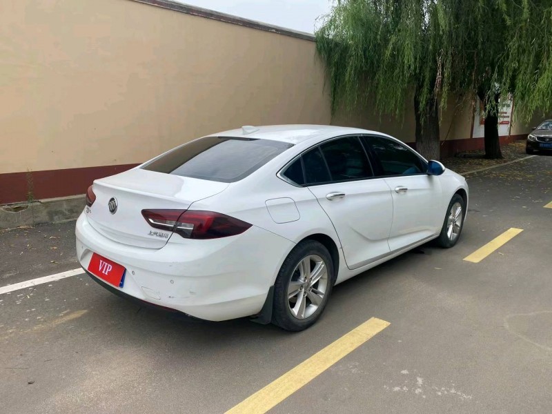 青岛18年别克君威7