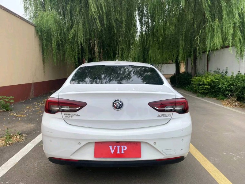 青岛18年别克君威9