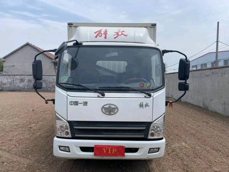 青岛21年解放箱货J61