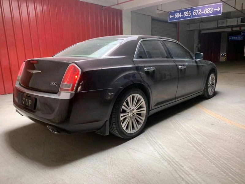 东营13年克莱斯勒300C7