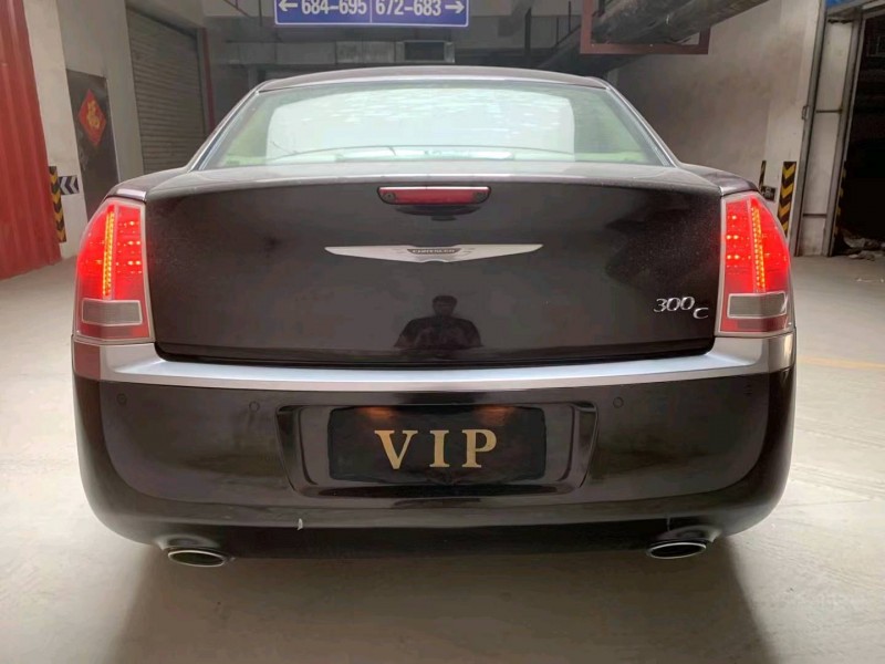 东营13年克莱斯勒300C9