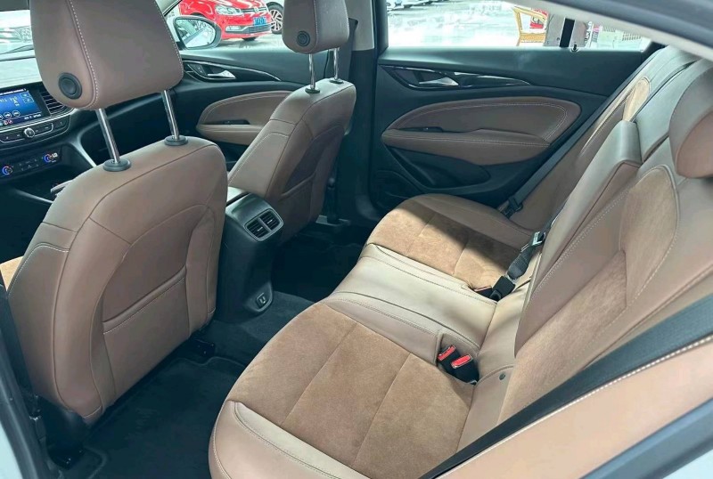 珠海22年别克君威2