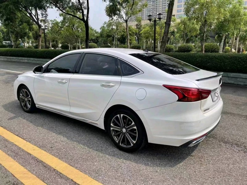 珠海22年長安汽車銳程CC7