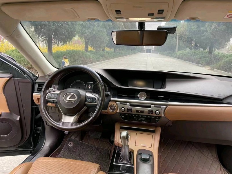 济宁15年雷克萨斯ES5