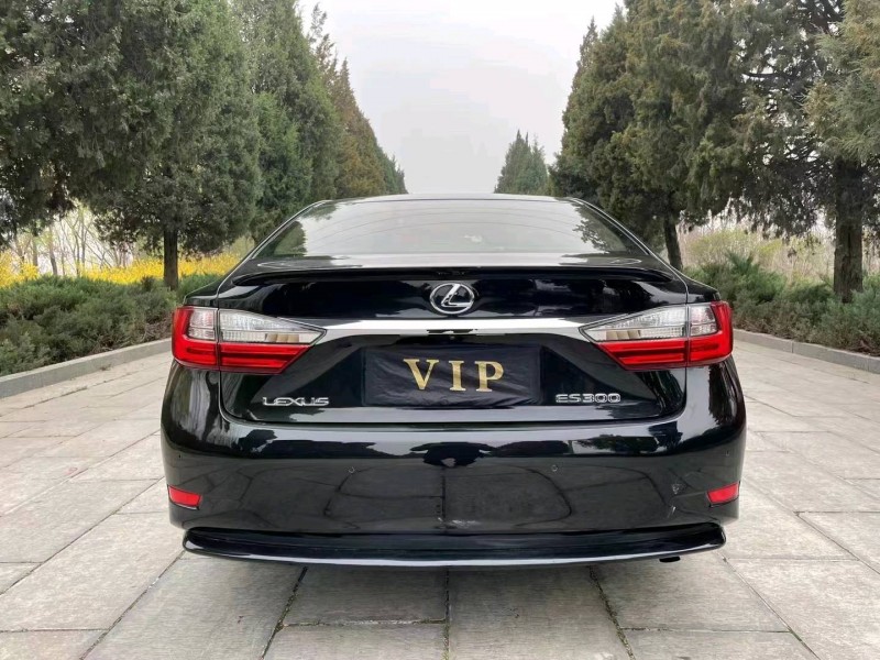 济宁15年雷克萨斯ES8