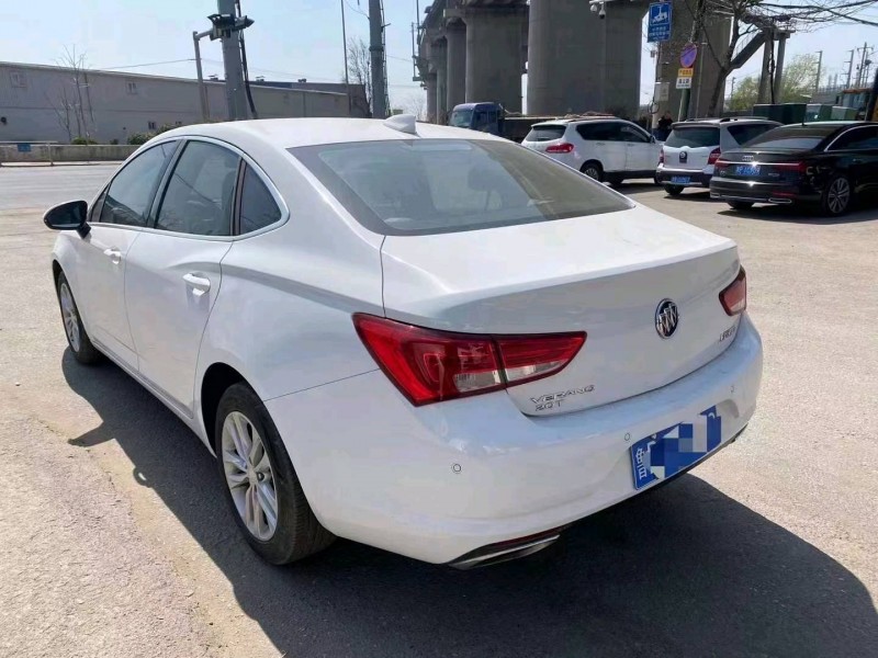 青岛19年别克威朗3