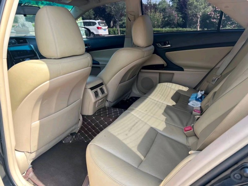 济南13年丰田锐志5