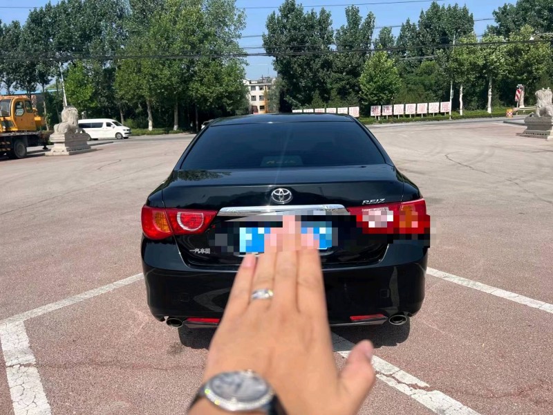 济南13年丰田锐志9