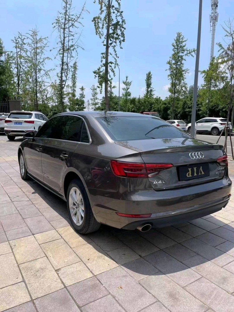 成都16年奥迪A4L8