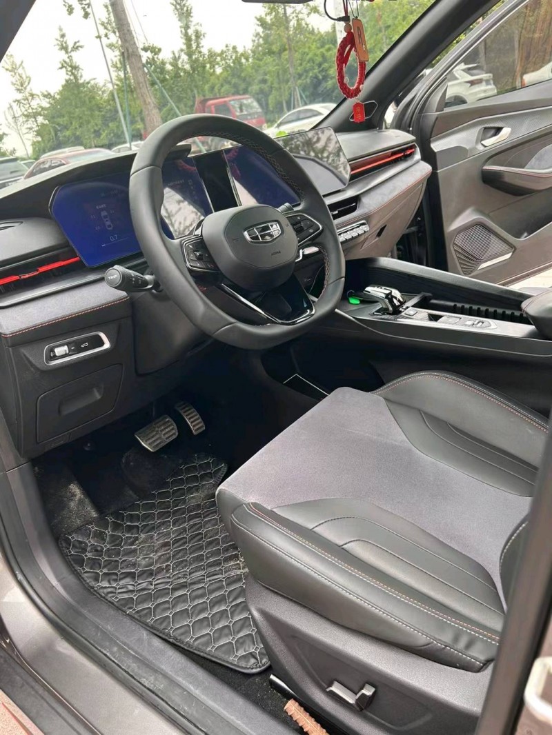 成都22年吉利缤瑞5