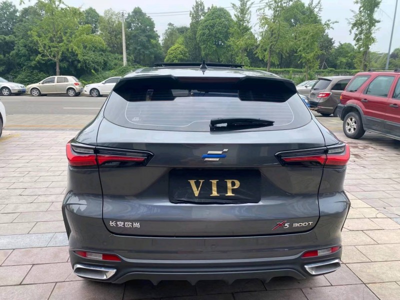 成都21年长安汽车欧尚8