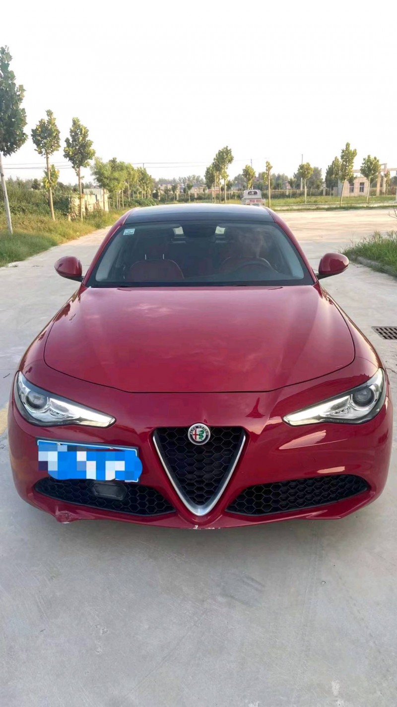 东营18年阿尔法·罗密欧Giulia1