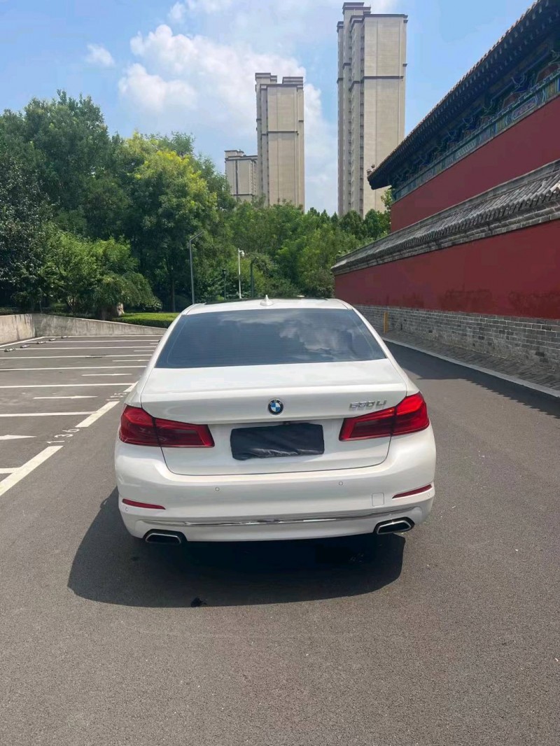 济宁19年宝马5系9