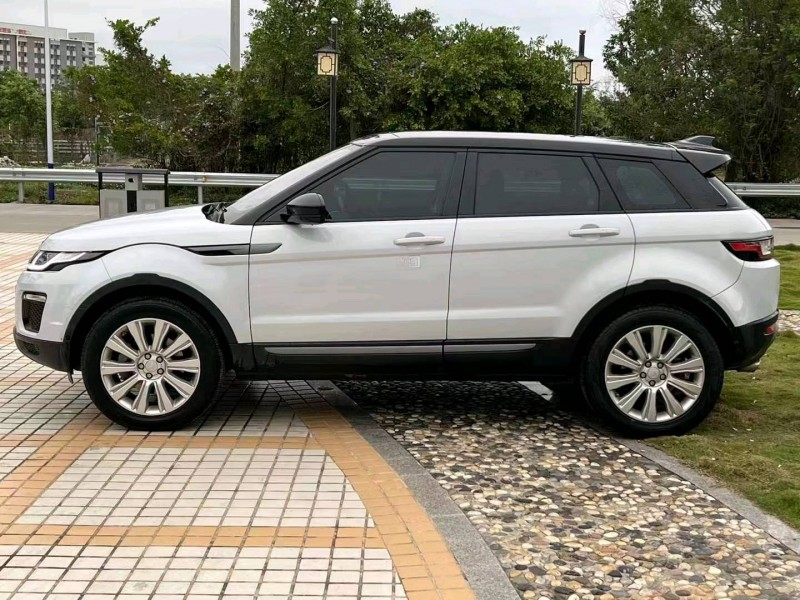 深圳18年路虎极光3