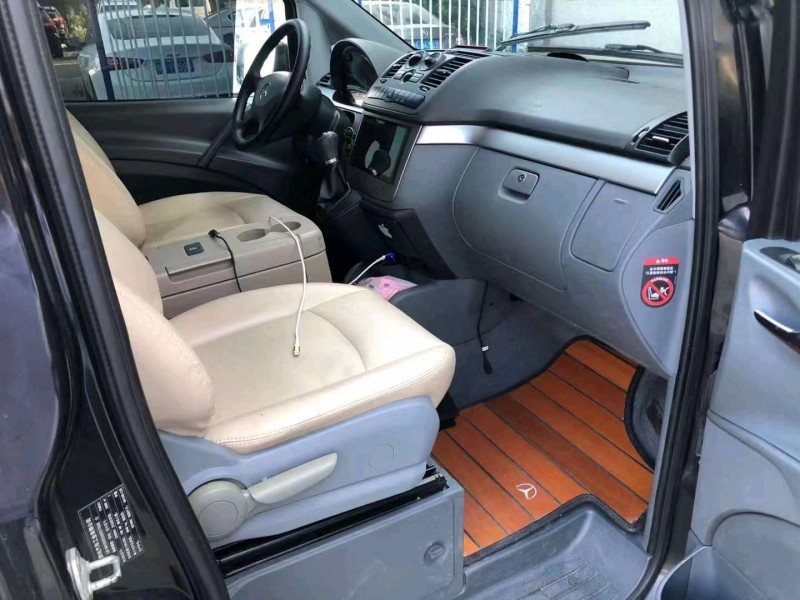 珠海14年奔驰威霆8