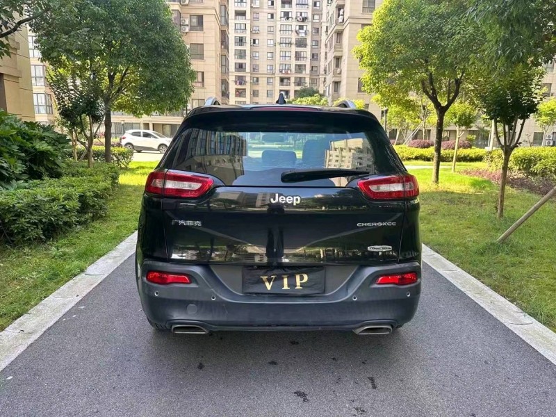 臺州16年Jeep自由光6