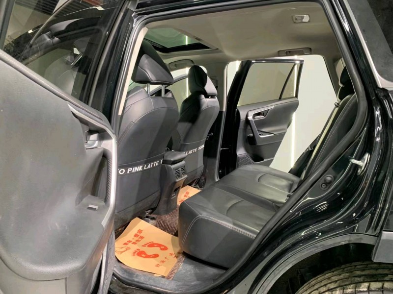 成都21年丰田威兰达4