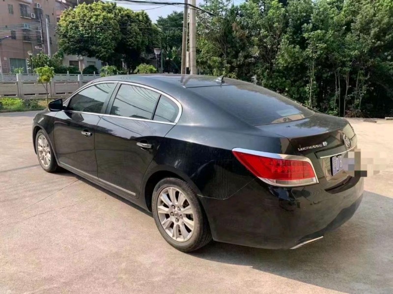 汕头13年别克君越5