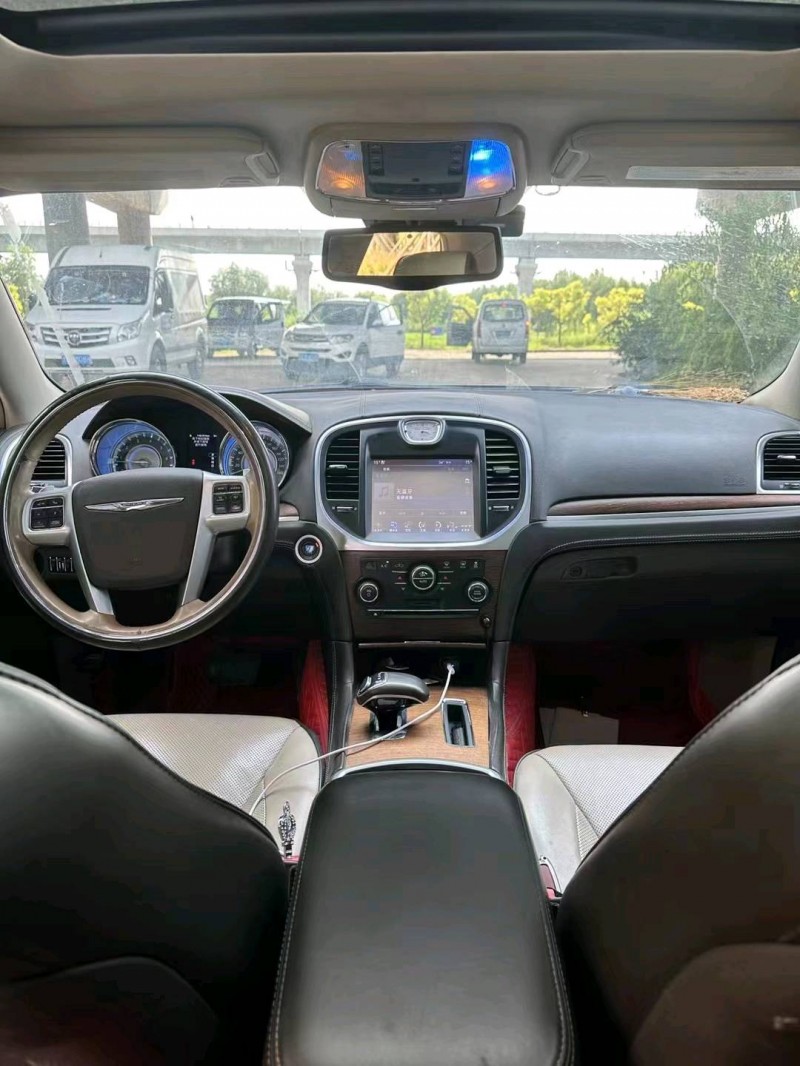 枣庄13年克莱斯勒300C4