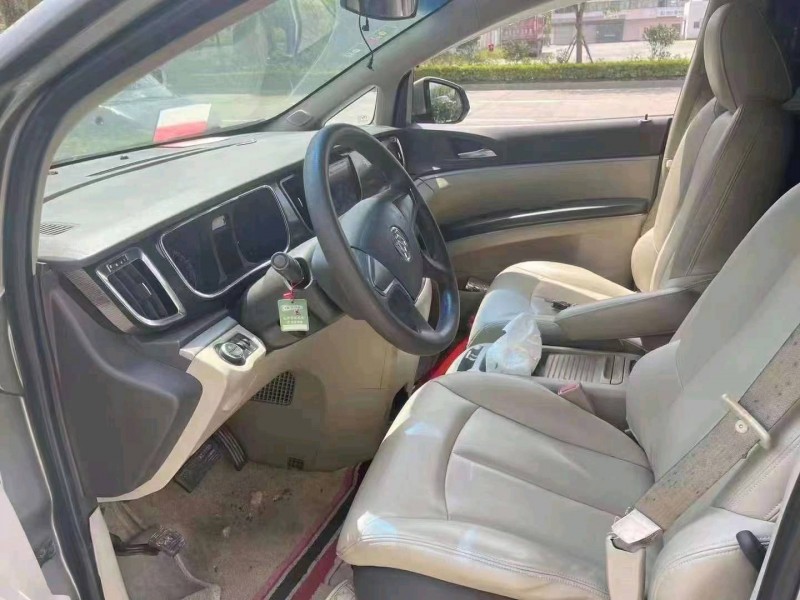 珠海11年别克GL84