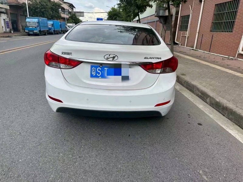 珠海15年现代朗动3