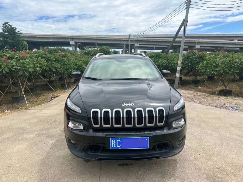 珠海16年Jeep自由光1