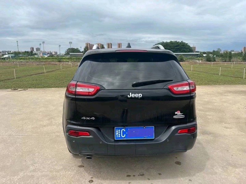 珠海16年Jeep自由光5