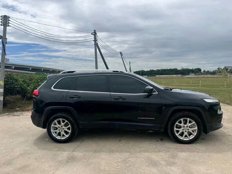 珠海16年Jeep自由光8