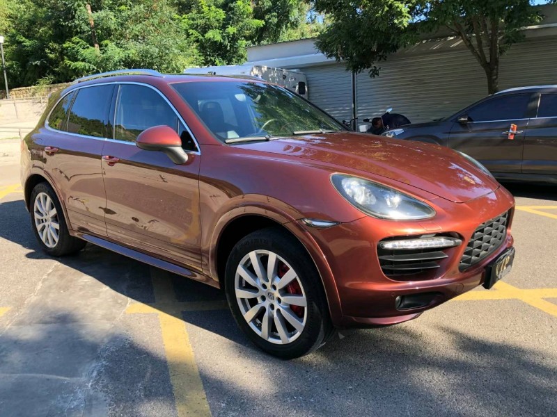 青岛13年保时捷卡宴2