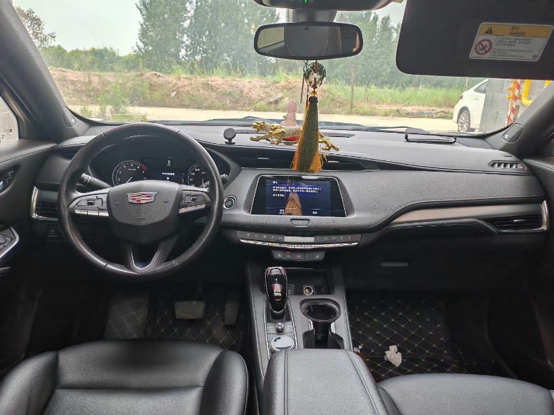 保定21年凯迪拉克XT42
