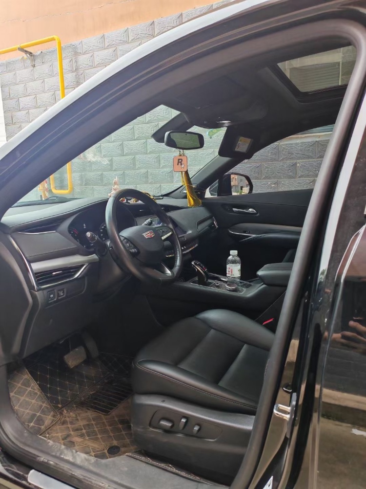 保定21年凯迪拉克XT43