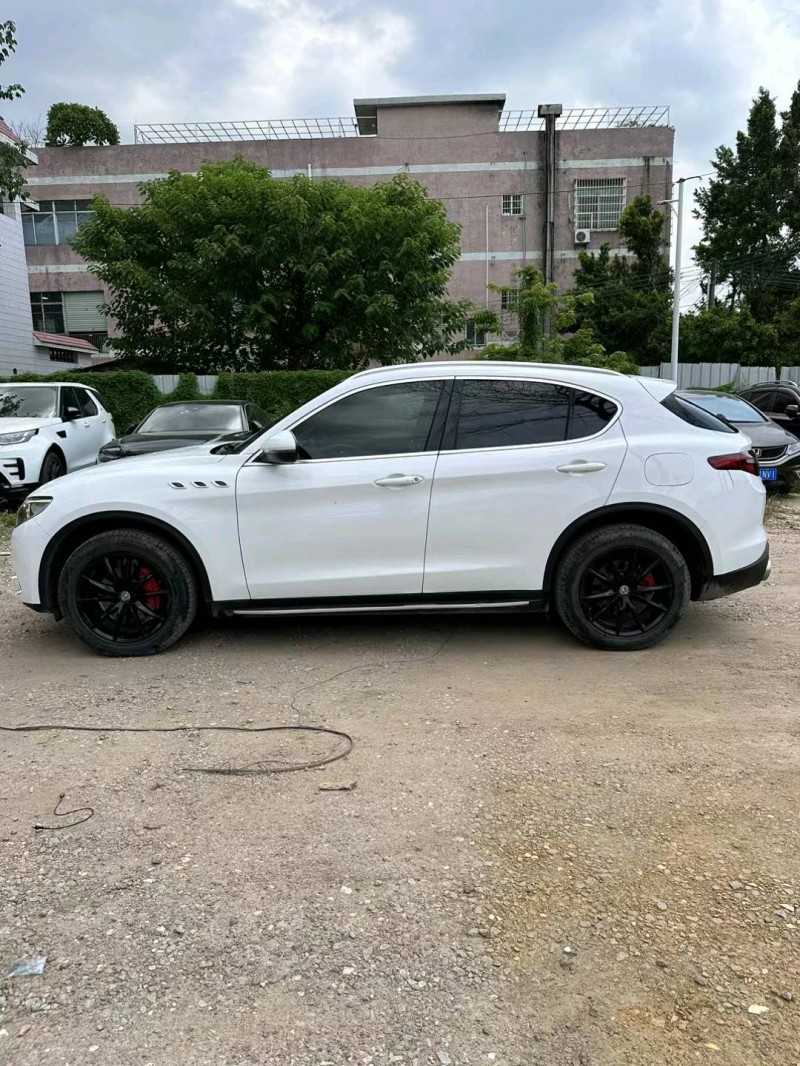 广州18年阿尔法·罗密欧Stelvio3