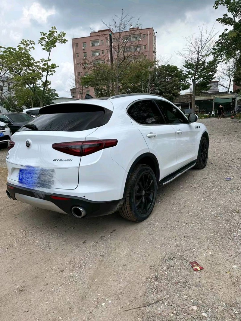 广州18年阿尔法·罗密欧Stelvio7