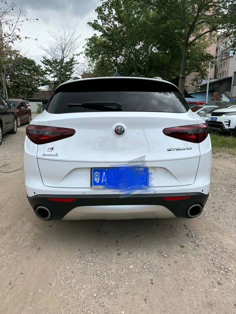 广州18年阿尔法·罗密欧Stelvio9